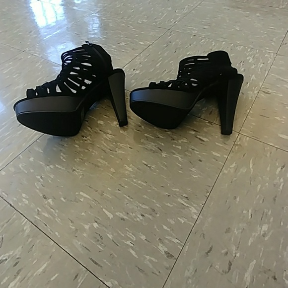 Platform Sandals - Picture 2 of 2